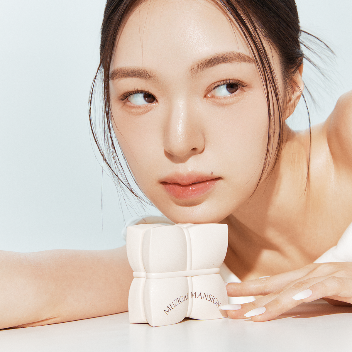 MUZIGAE MANSION SLEEK WATER CUSHION