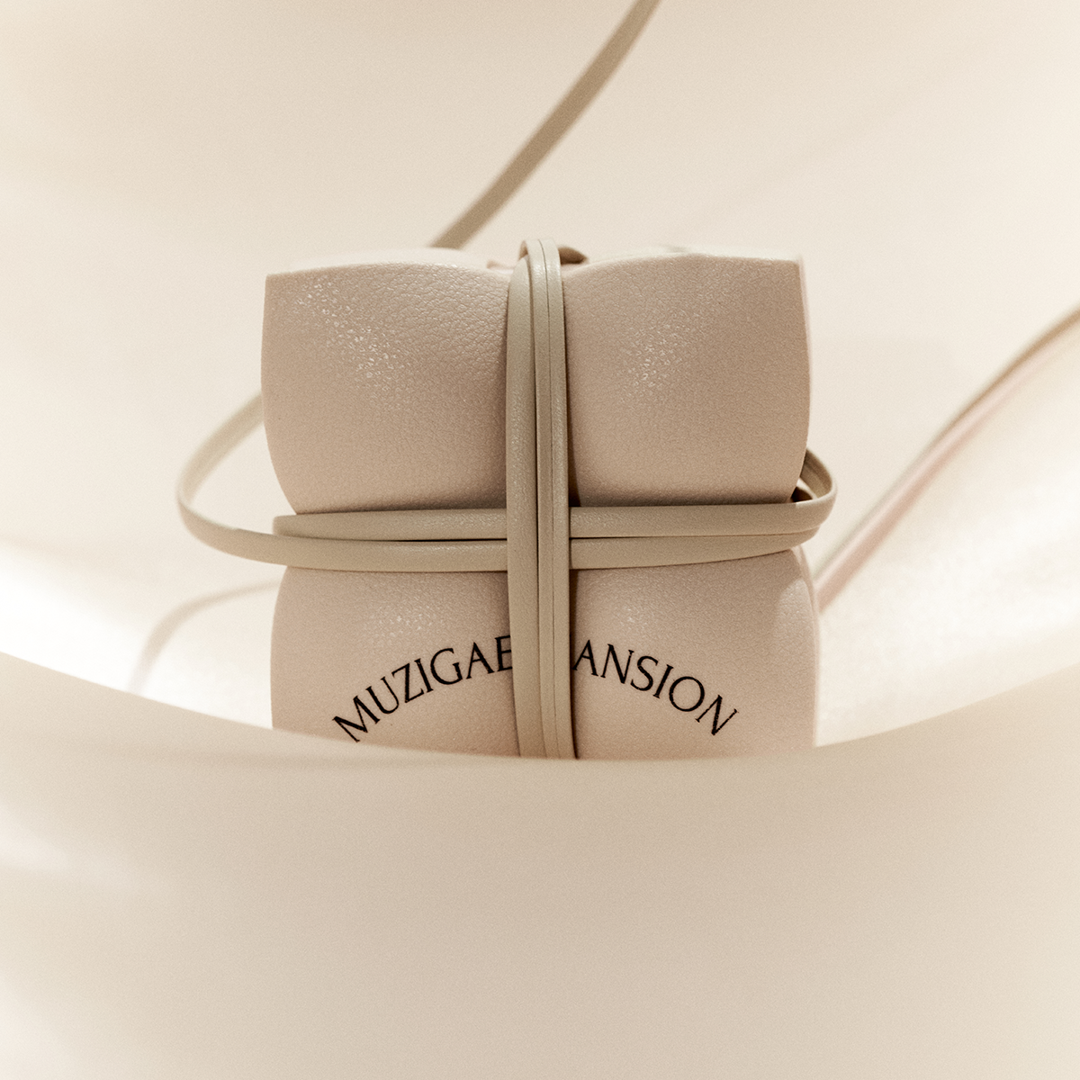 MUZIGAE MANSION SLEEK WATER CUSHION