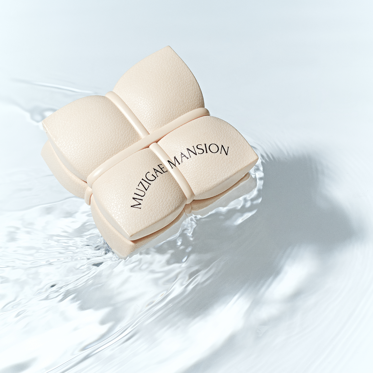 MUZIGAE MANSION SLEEK WATER CUSHION